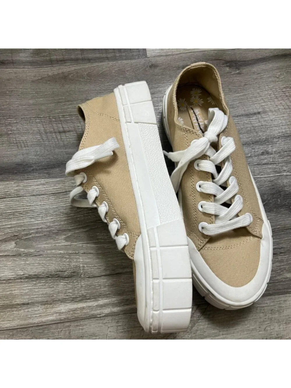 Mad Love Fran Lace Up Fashion Sneakers Tan White Women’s Size 8